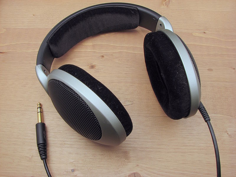 wired headphone sennheiser hd555