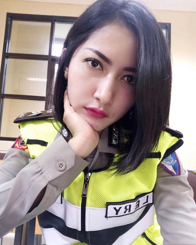 polwan wanita cantik polisi